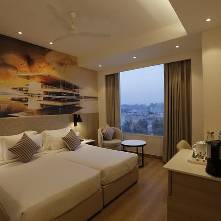Tulip Inn Zirakpur Exteriör bild