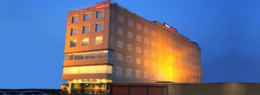 Tulip Inn Zirakpur Exteriör bild
