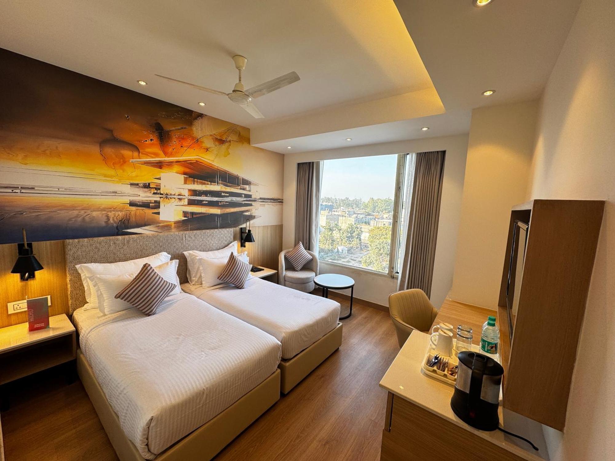 Tulip Inn Zirakpur Exteriör bild
