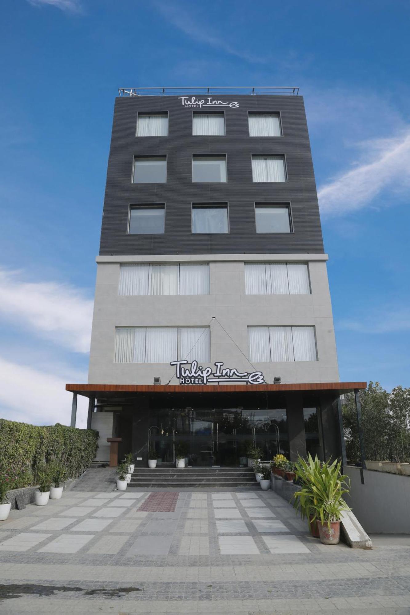 Tulip Inn Zirakpur Exteriör bild