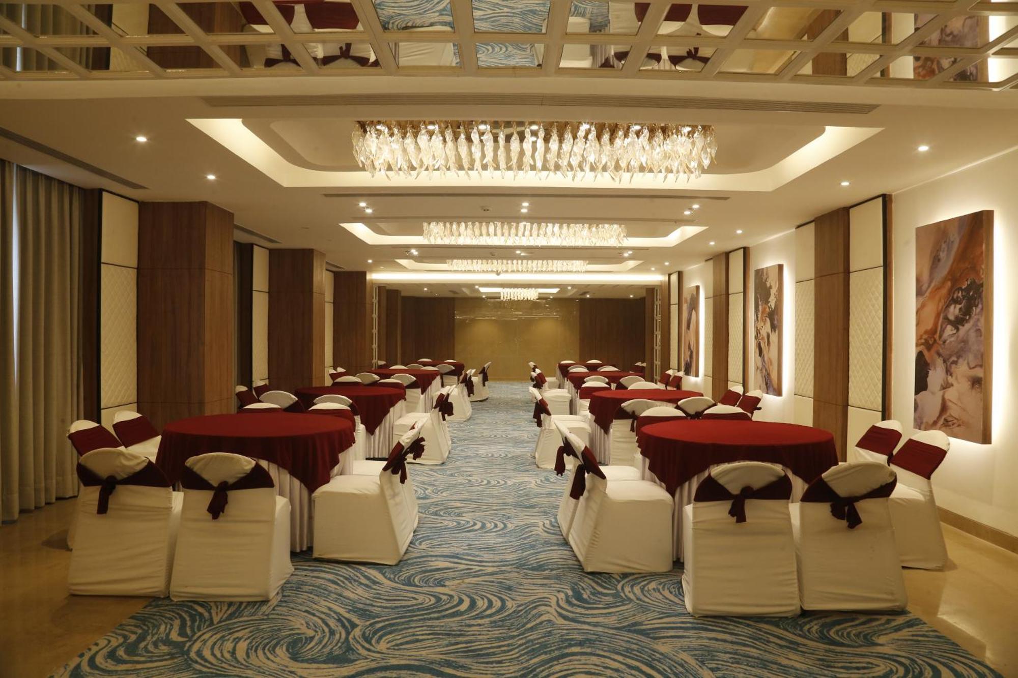 Tulip Inn Zirakpur Exteriör bild