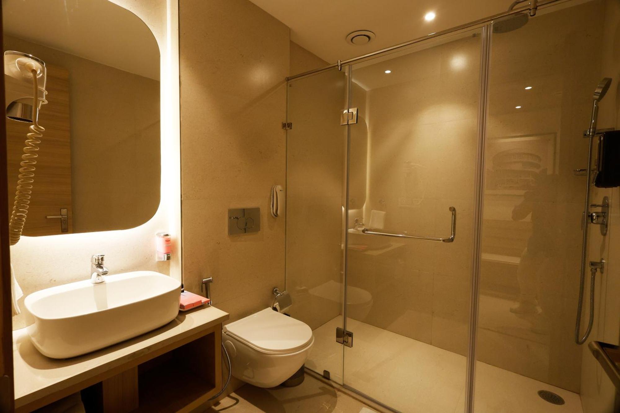 Tulip Inn Zirakpur Exteriör bild