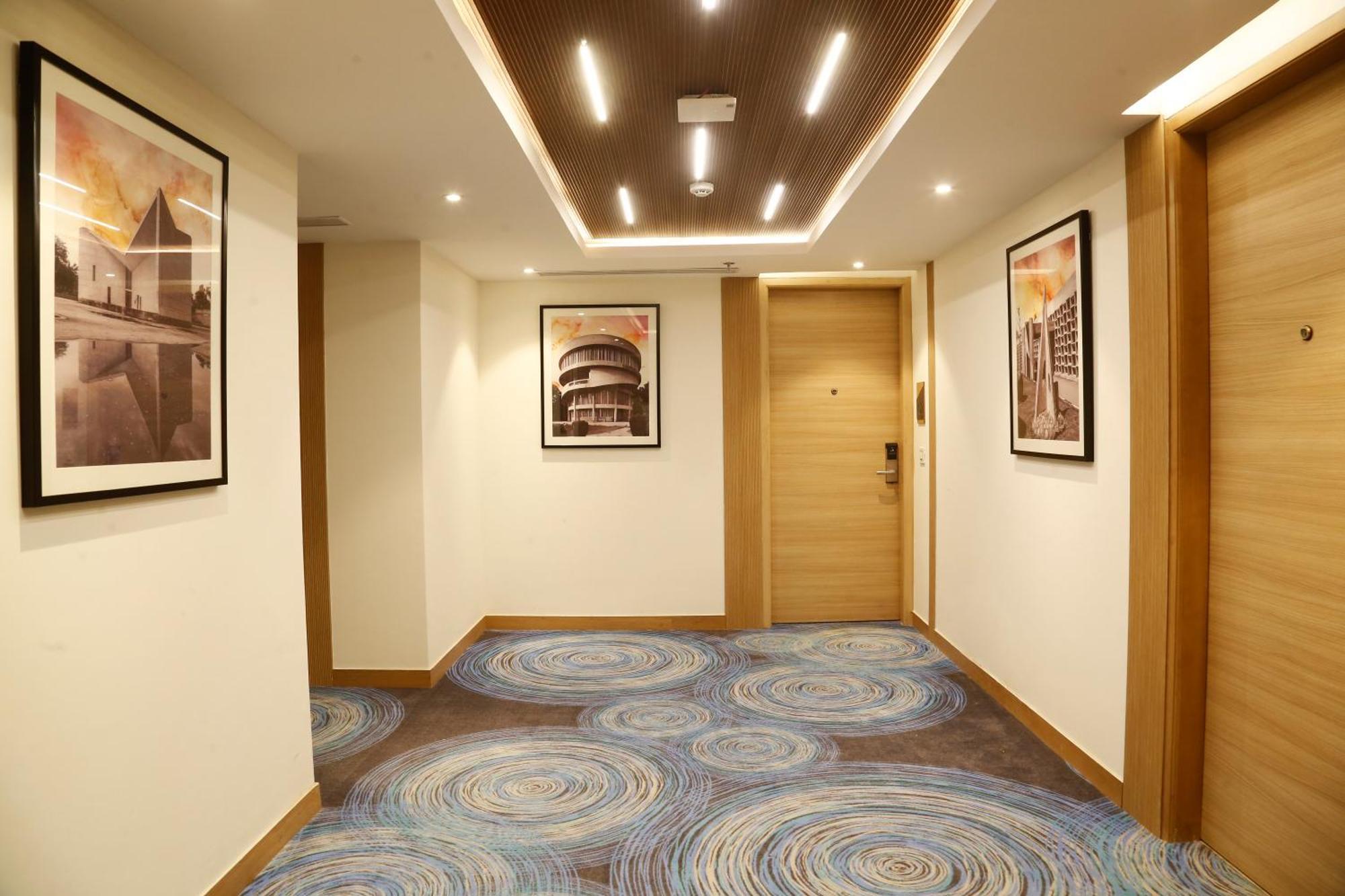 Tulip Inn Zirakpur Exteriör bild