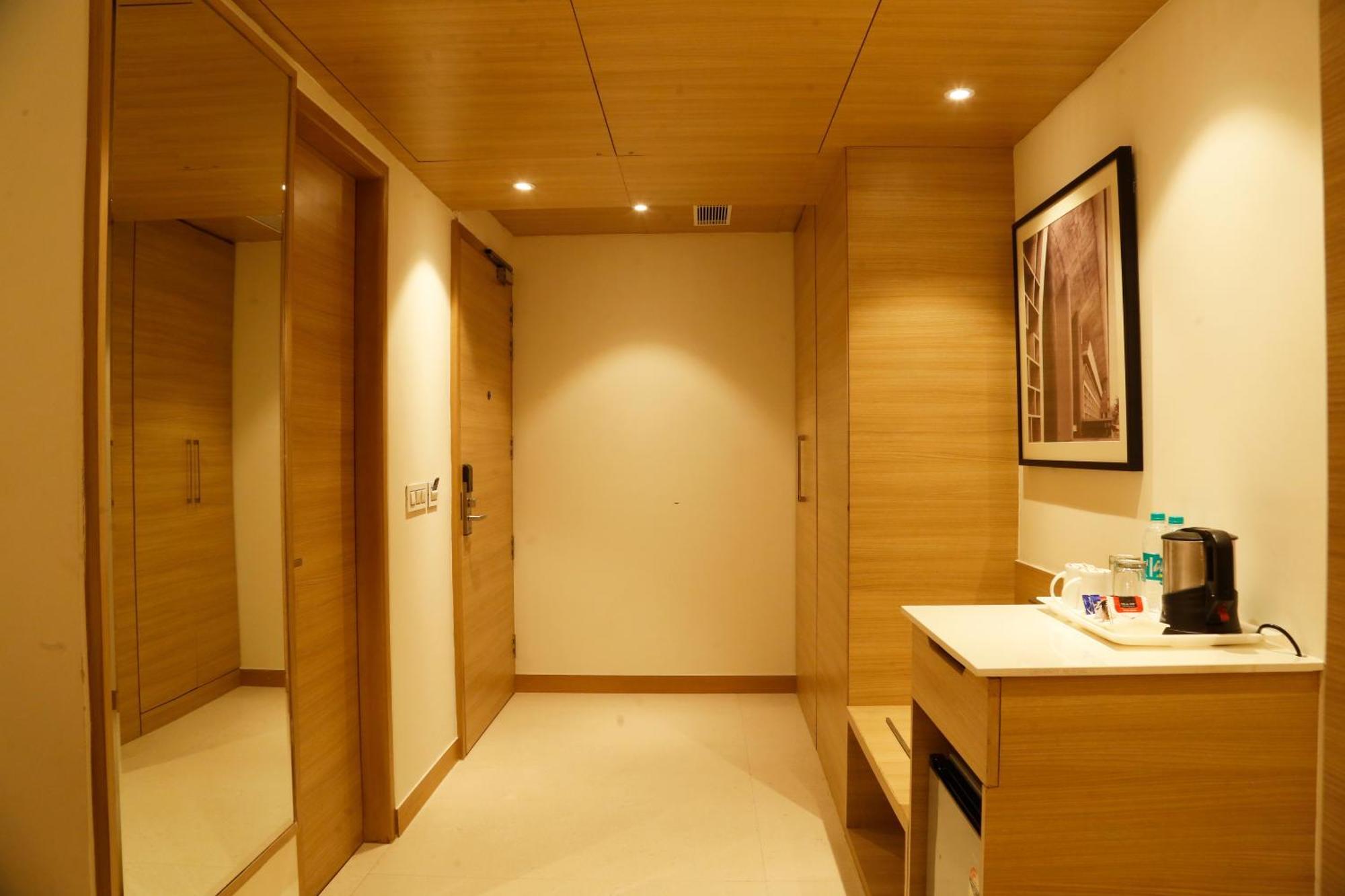 Tulip Inn Zirakpur Exteriör bild
