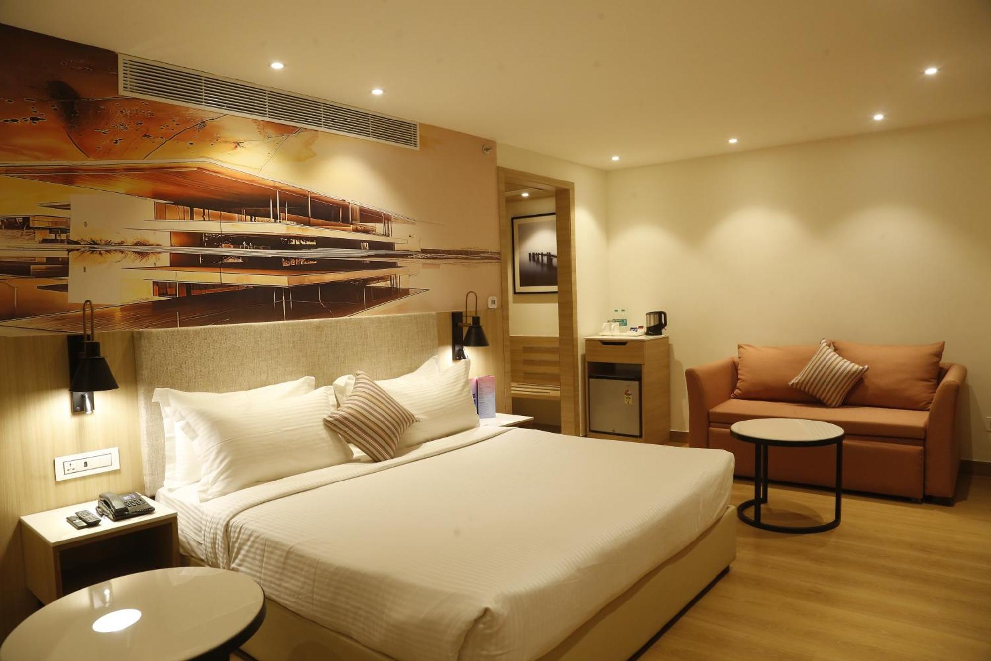 Tulip Inn Zirakpur Exteriör bild