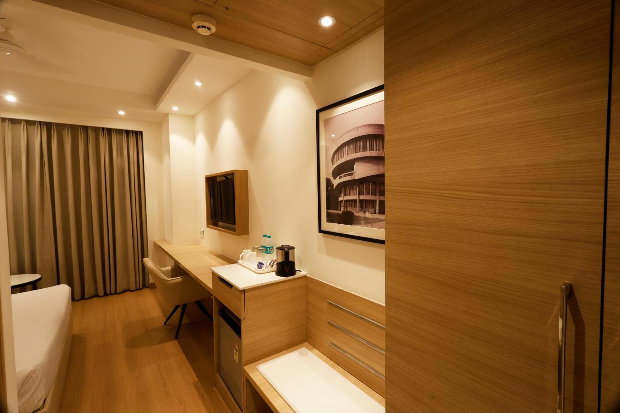 Tulip Inn Zirakpur Exteriör bild