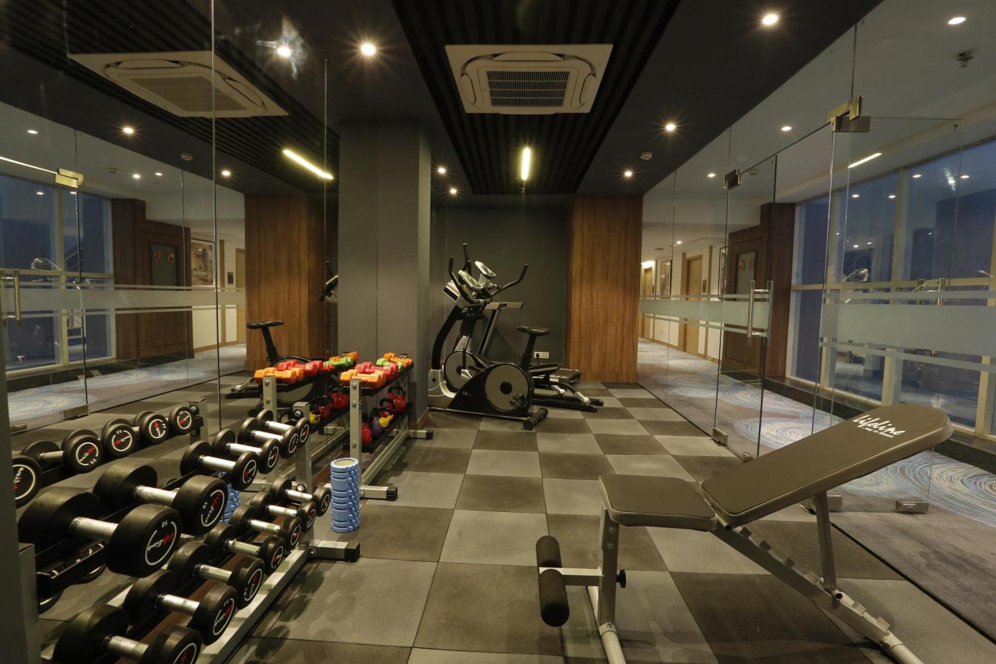 Tulip Inn Zirakpur Exteriör bild
