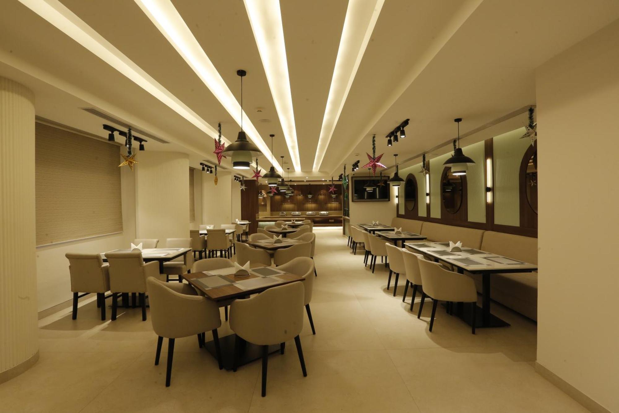 Tulip Inn Zirakpur Exteriör bild