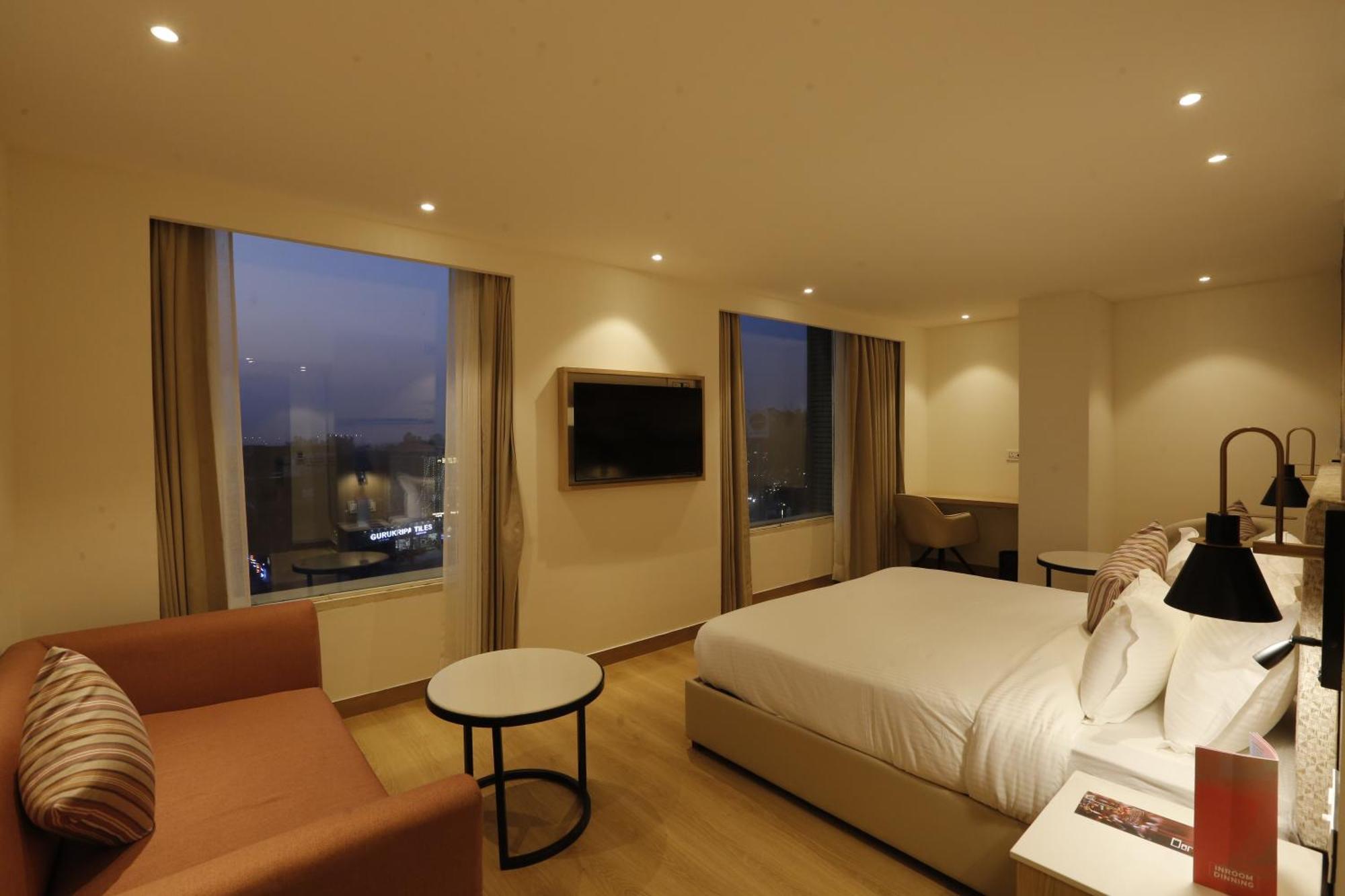 Tulip Inn Zirakpur Exteriör bild