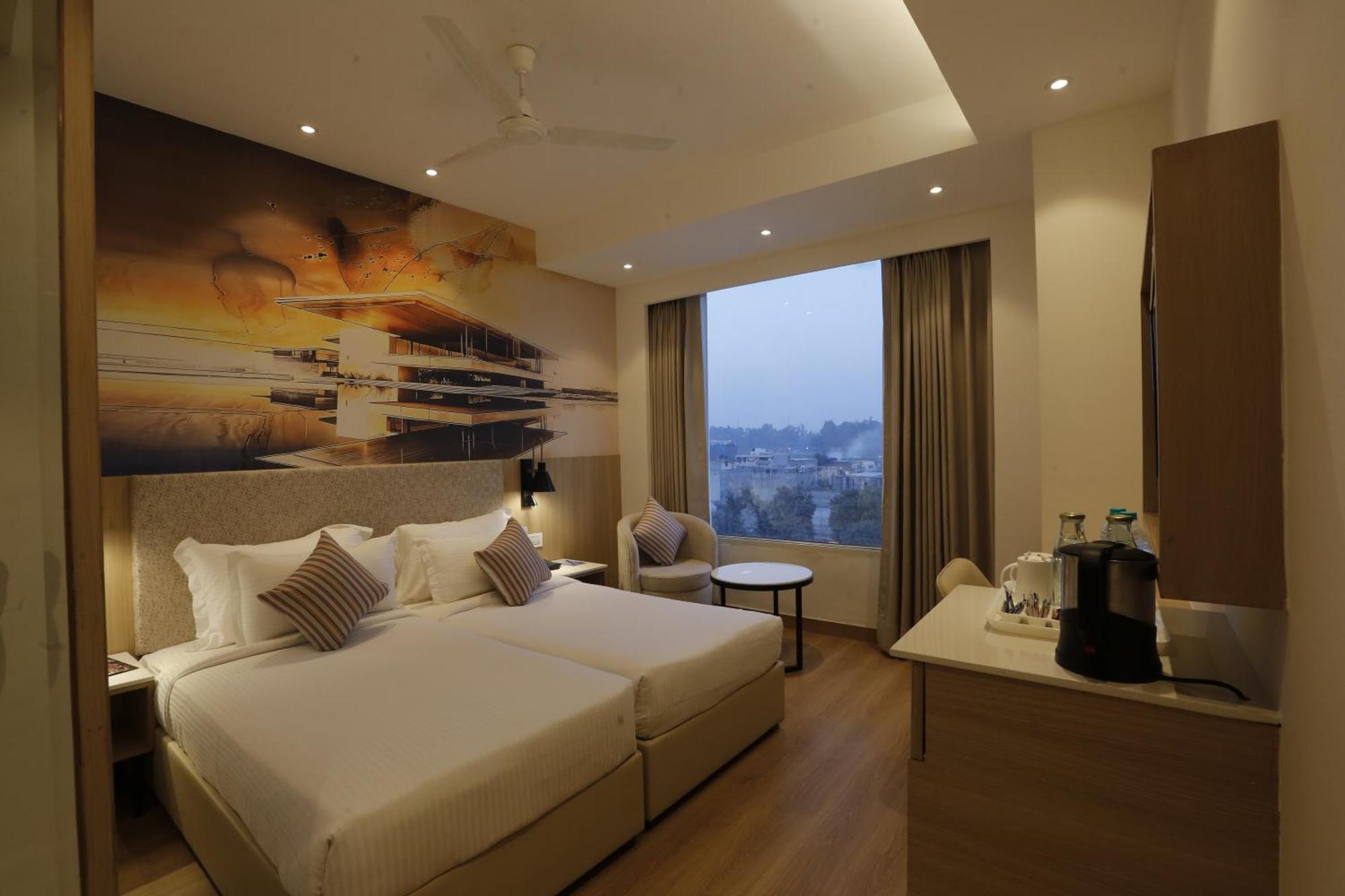 Tulip Inn Zirakpur Exteriör bild