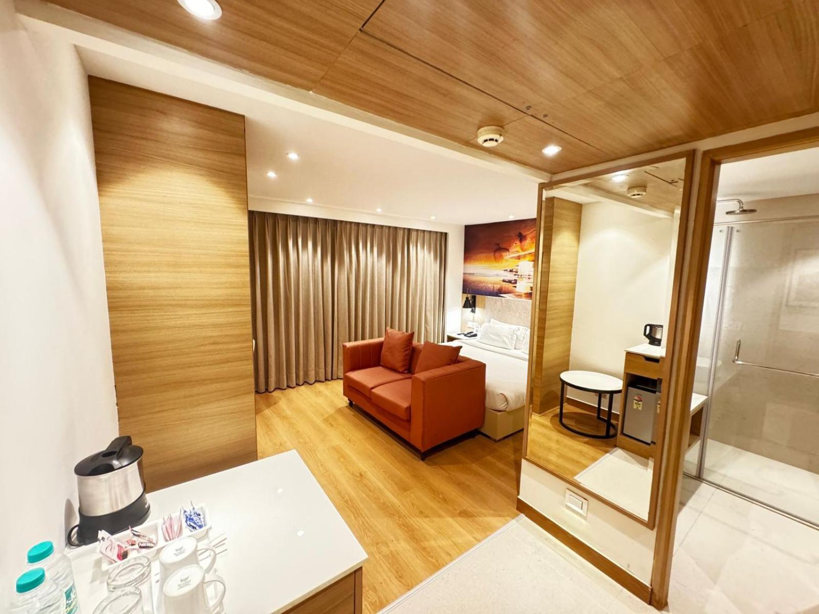 Tulip Inn Zirakpur Exteriör bild