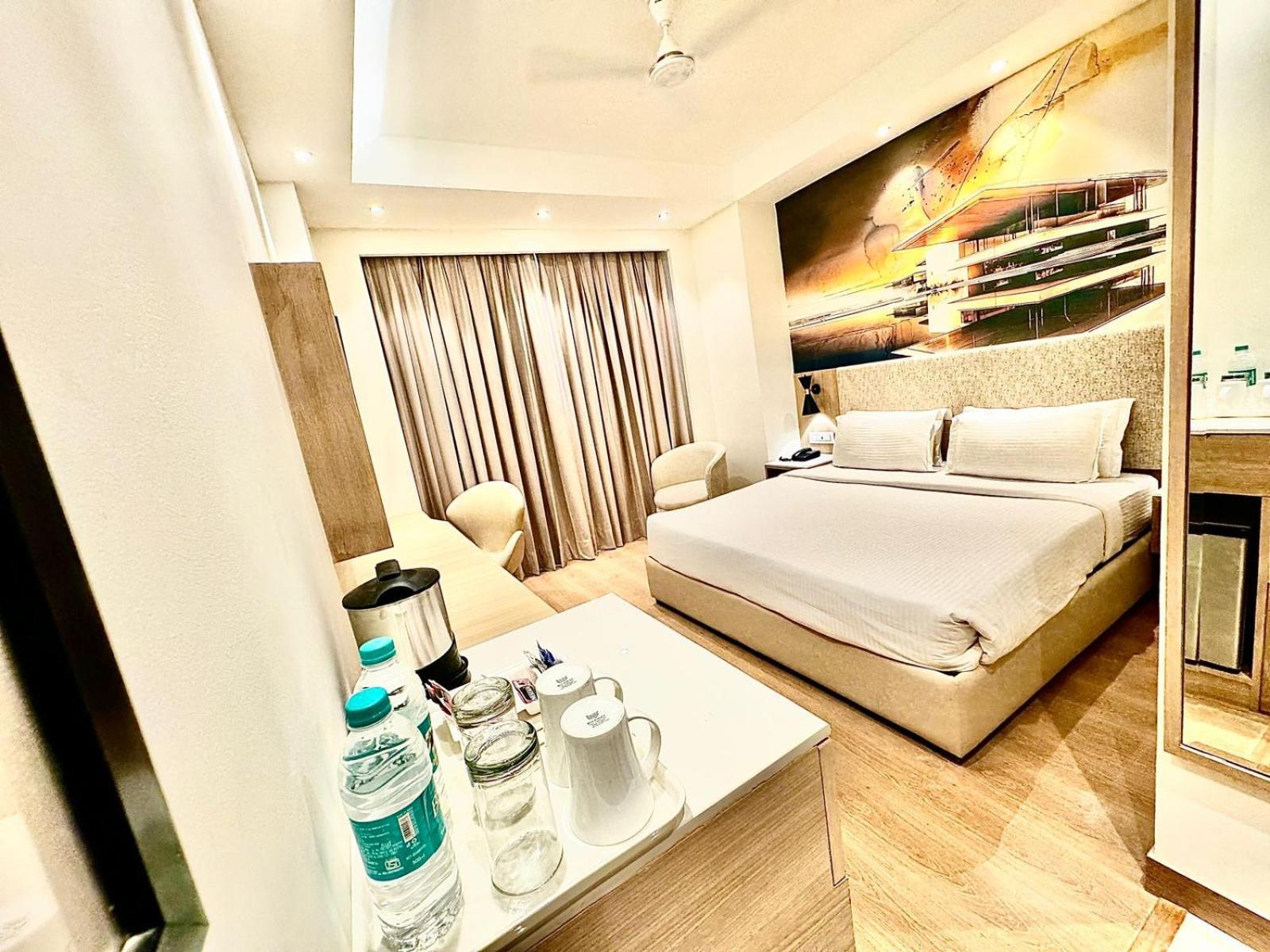 Tulip Inn Zirakpur Exteriör bild