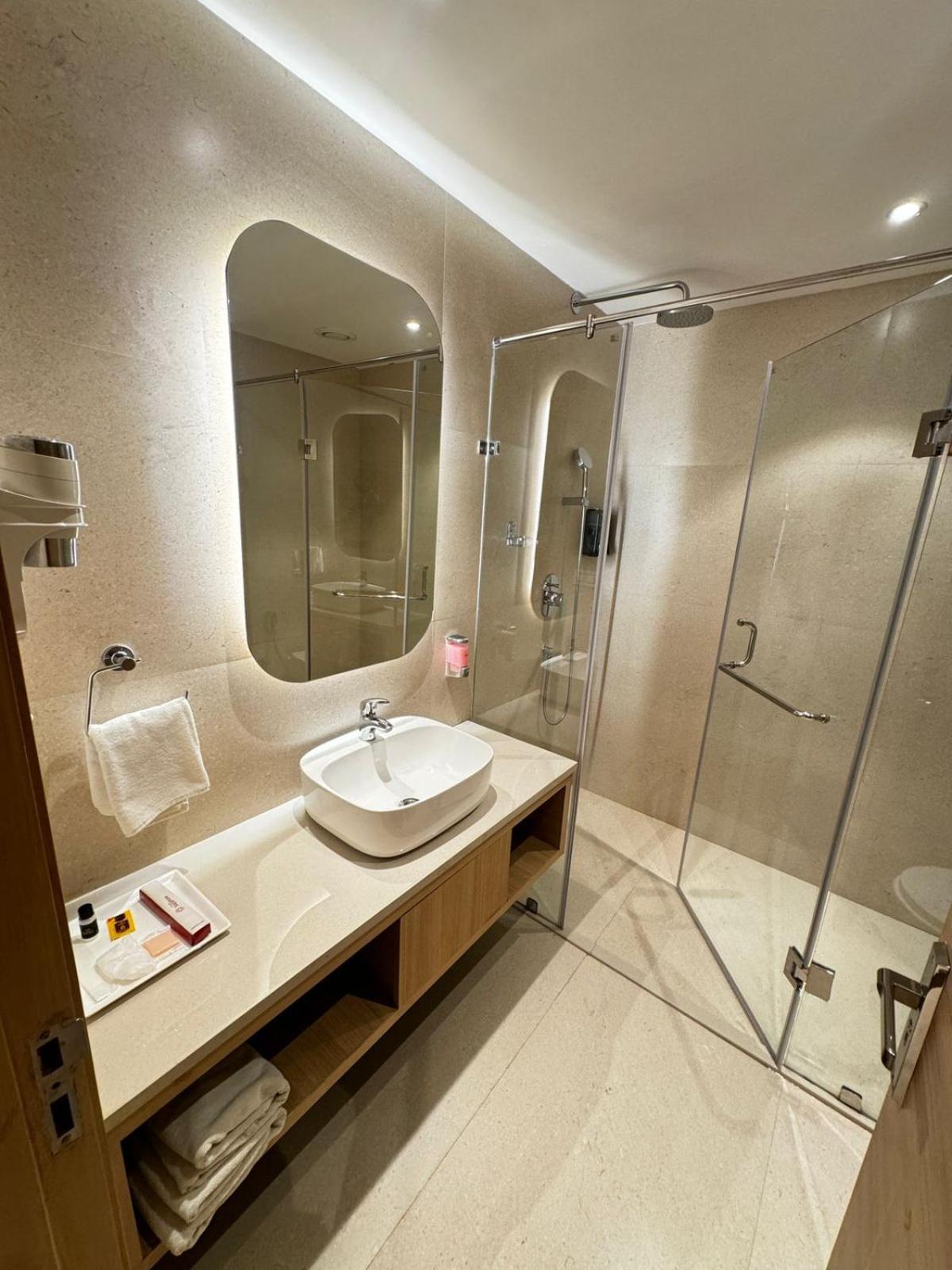 Tulip Inn Zirakpur Exteriör bild