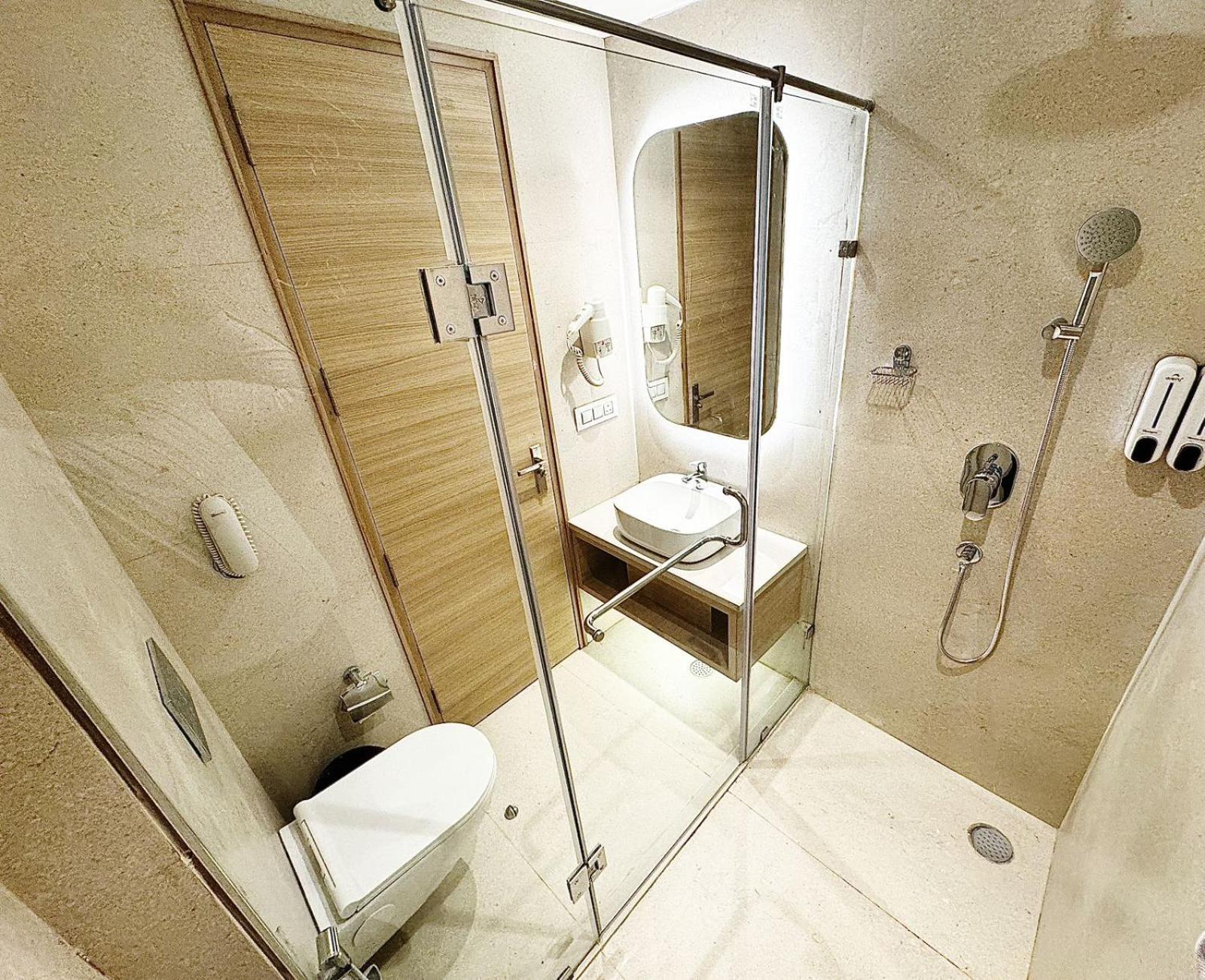 Tulip Inn Zirakpur Exteriör bild