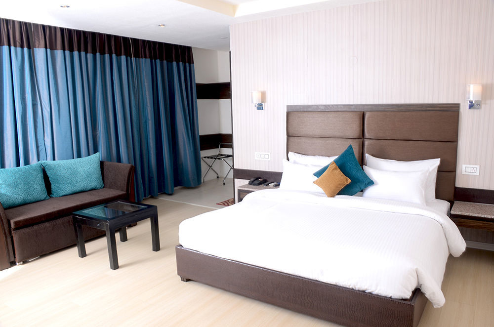 Tulip Inn Zirakpur Exteriör bild