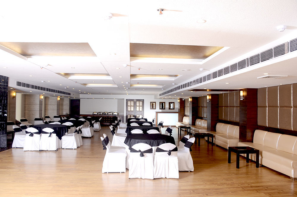 Tulip Inn Zirakpur Exteriör bild