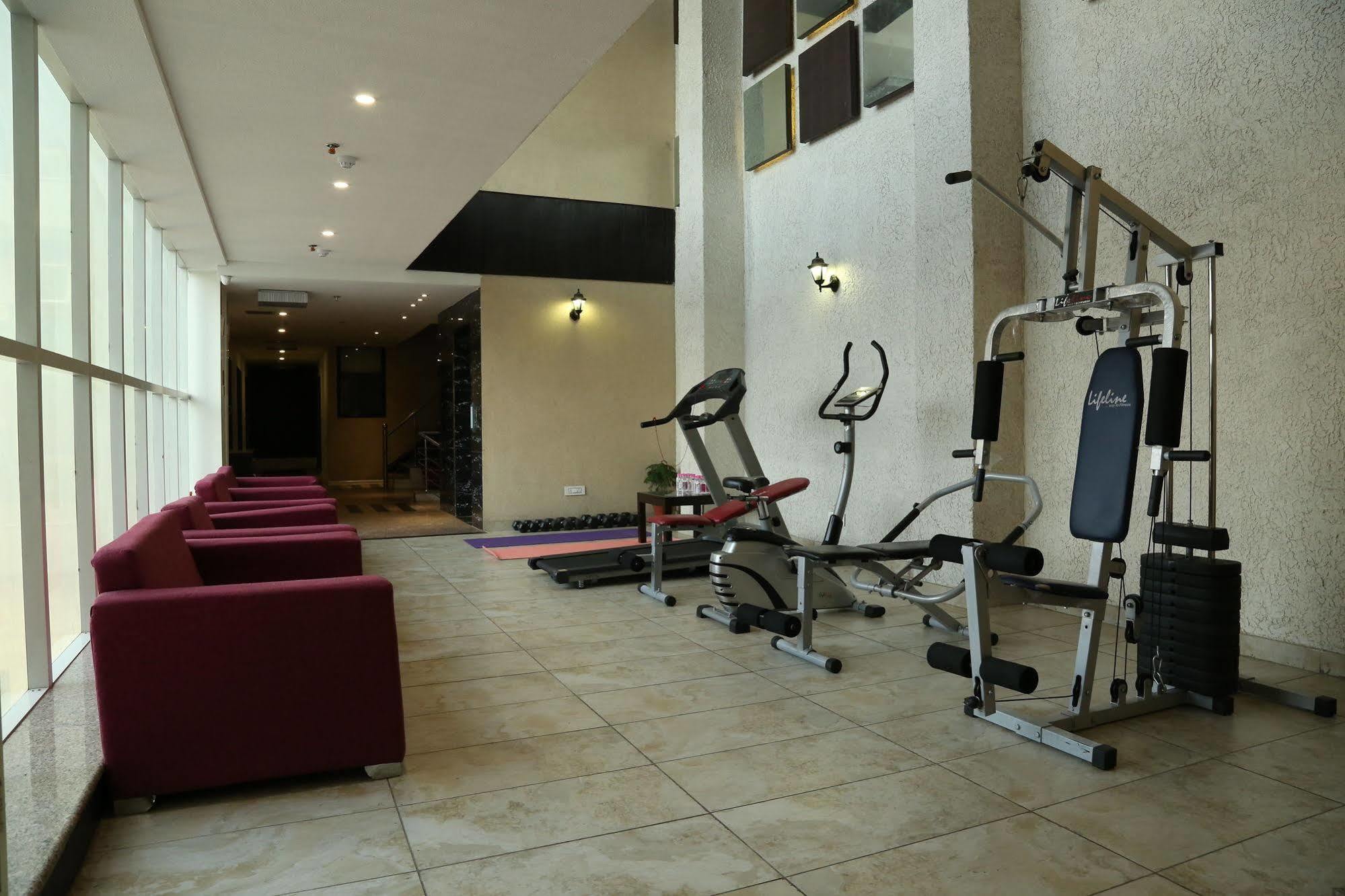 Tulip Inn Zirakpur Exteriör bild